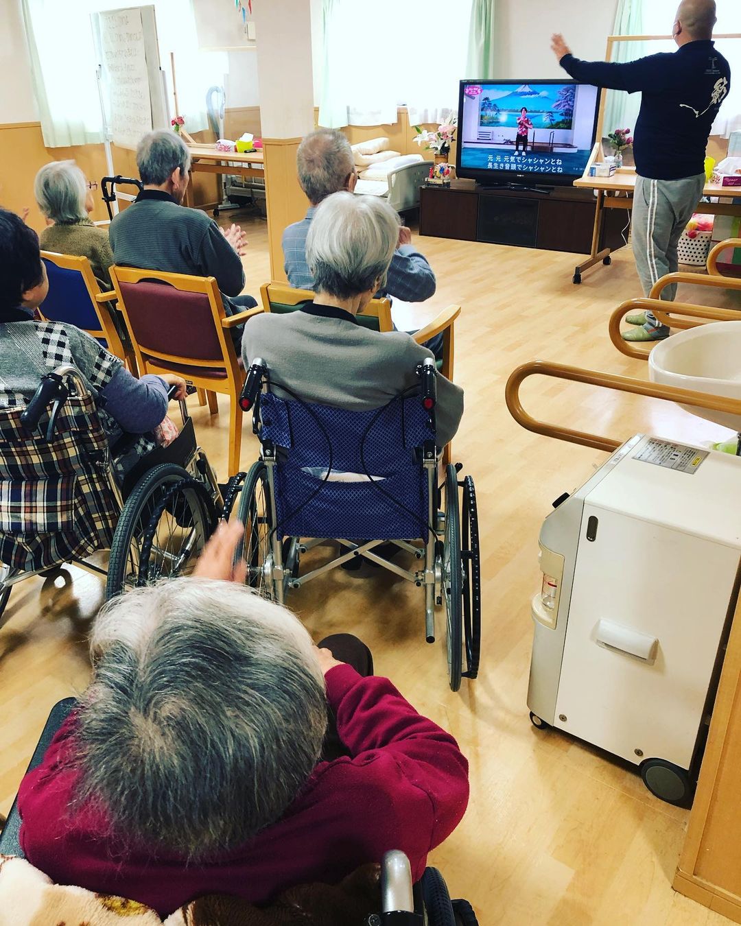 【3文字クイズ&体操(逢喜苑)】3